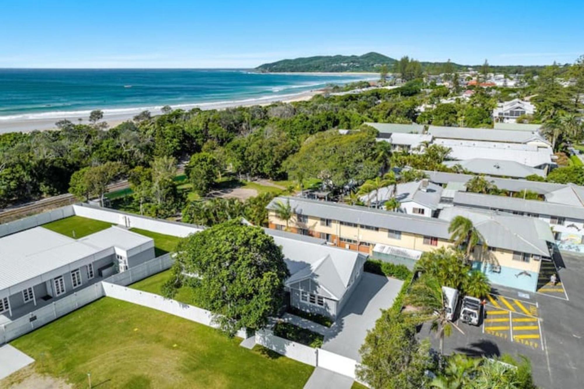 Exquisite 5-Bedroom Coastal Haven In Byron Bay Eksteriør bilde